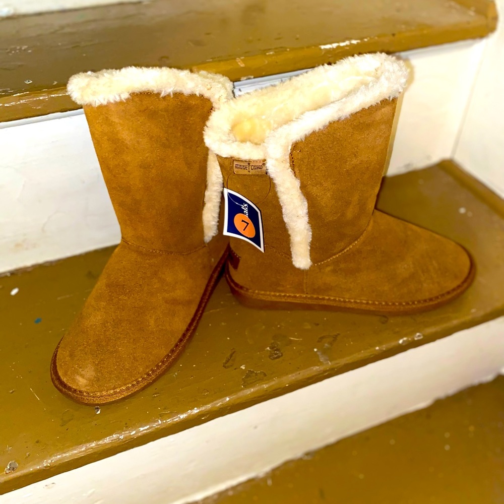 NIB Minnetonka Suede Faux Fur Shearling Trim Winter Boots Tan Suede 7